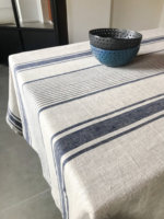 Nappe en lin naturel rustique à rayures bleues, noires, vertes et rouges_nappe en lin grainé_nappe de ferme