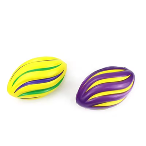 Pallone in schiuma a spirale Mardi Gras Kiss Me, souvenir in vinile a forma di Fleur De Lis per eventi e omaggi - Product Image 1