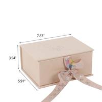 Boîte cadeau de vêtements pour bébé de luxe personnalisée, emballage rigide magnétique rose avec ruban