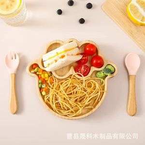 Bandeja de madera Shengke con forma de oso de dibujos animados para niños, plato de comida de madera maciza con juego de cuchara y tenedor. - Product Image 5
