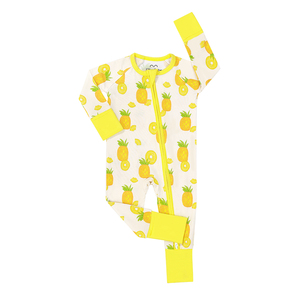 Combinaison bébé personnalisée avec logo, vêtements pour bébé en bambou biologique doux et tendance, vêtements pour nouveau-né unisexe, prêts à être expédiés, pyjamas en bambou pour bébé 0-24 mois - Product Image 1