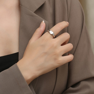 Anillo en Forma de Corazón de Acero Dorado, Unisex, para Uso Diario, Joyería de Moda K-R770 - Product Image 3
