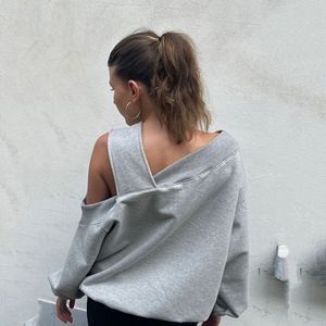 Vente en gros de hauts à épaules dénudées personnalisés, style décontracté, couleur unie, col irrégulier, sweat-shirt à capuche, styles automne et hiver - Product Image 5
