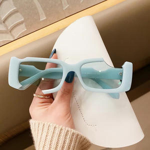 เฉียนไนแว่นกันแดดทรงสี่เหลี่ยมไม่สมมาตร เลนส์พีซี ป้องกันรังสียูวี 400 แฟชั่นสำหรับผู้หญิง รุ่น 3 ป้องกันแสงแดด - Product Image 2