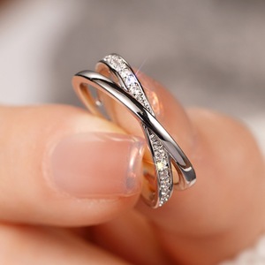 Anello Geometrico Multistrato con Zirconi per Donne, Gioiello Minimalista per Fidanzamento, Matrimonio, Moda, Festa, Regalo - Product Image 2