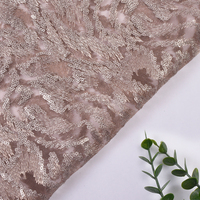 Tissu en maille de polyester personnalisé avec broderie de sequins et tulle pour robe de mode