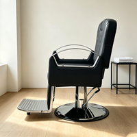 Fauteuil de barbier professionnel personnalisé en cuir matelassé noir, cadre chromé, pivotant et inclinable hydrauliquement, pour salon de coiffure masculin
