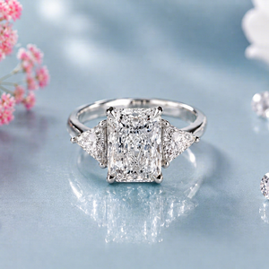 Bague de fiançailles pour femme en or blanc avec diamant taille marquise, style classique, diamant solitaire certifié IGI - Product Image 1