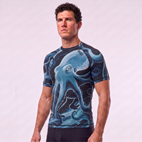 Chemises de surf Rash pour hommes, manches courtes raglan, coupe compressive, tissu anti-UV, pour la natation et la voile, imprimé pieuvre bleue