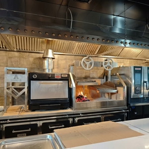 Parrilla de Carbón Estilo <span class=keywords><strong>Argentino</strong></span> Comercial Personalizada, Horno de Barbacoa de Madera para Exteriores de Doble Altura Ajustable y Alta Resistencia - Product Image 1