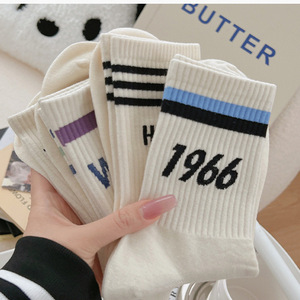 Women's Mid-Calf Slouch Socks Solid Color Breathable Polyester Fiber Sweat-Wicking Friction-Resistant Autumn Winter Casual Socks - Product Image 1