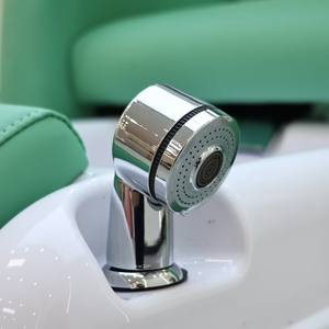 Fauteuil de pédicure de luxe moderne en cuir vert pour salon de manucure, avec massage et pompe à jets pour soins des pieds - Product Image 6