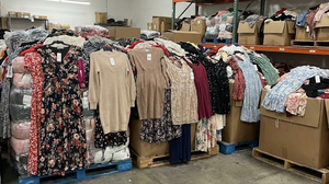 Liquidación de Fábrica: Lote de Vestidos Sexys para Mujer |   Estilos Surtidos Estampados y Lisos |   Ropa de Verano para Mujer al por Mayor Lista para Enviar - Product Image 6