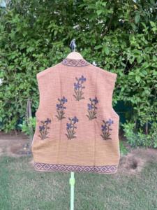 Chaleco de Algodón Hecho a Mano por Diseñadores para Mujer |   Chaqueta sin mangas de punto con estampado floral vintage |   Boutique Ecológica, Suave y Transpirable - Product Image 6