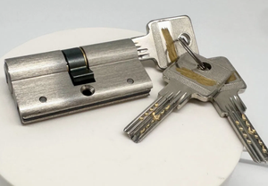 <span class=keywords><strong>Maniglia</strong></span> per <span class=keywords><strong>Porta</strong></span> <span class=keywords><strong>con</strong></span> Cilindro in Ottone di Alta Qualità, Personalizzabile in Fabbrica - Product Image 3