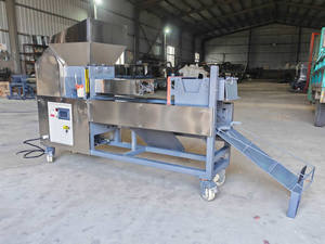 Machine automatique de remplissage de sacs de culture de champignons pour sacs de culture carrés et fermes commerciales de champignons - Product Image 1
