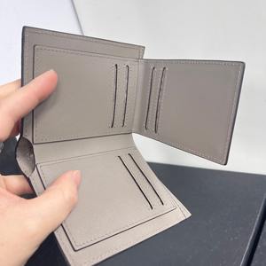 กระเป๋าสตางค์หนังแท้ลายจระเข้ทรงสั้นสำหรับผู้ชาย ใส่บัตรเครดิตและเหรียญ น้ำหนักเบา ดีไซน์แฟชั่นย้อนยุค - Product Image 4