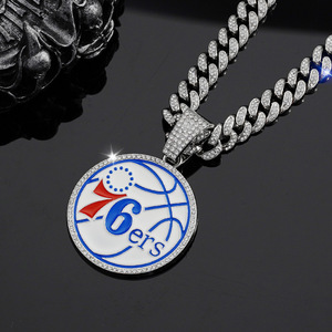 Collier pendentif numéro 76 - Médaillon rond entièrement serti de CZ sur chaîne cubaine, bijoux hip-hop pour homme - Product Image 1