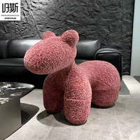 Tabouret sculptural en forme de poney, rembourré en laine d'agneau, pouf créatif pour hôtel, chambre, salle d'exposition, décoration artistique, chaise