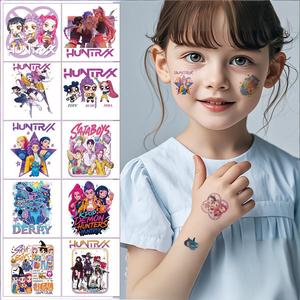 Ensemble <span class=keywords><strong>de</strong></span> tatouages temporaires imperméables avec 50 motifs - Chasse aux sorcières Cosplay / Concert <span class=keywords><strong>de</strong></span> groupe <span class=keywords><strong>de</strong></span> garçons Autocollants pour le visage et le corps - Product Image 1