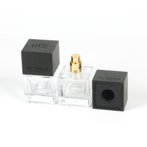 Botella de perfume de madera vacía cuadrada negra grabada personalizada, tapón de rosca <span class=keywords><strong>para</strong></span> fragancia, tarro de perfume de aromaterapia, botella de aceite esencial - Product Image 4