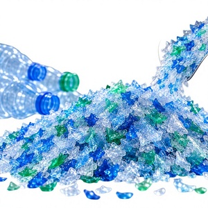 Copos de PET Reciclado Transparente de Alta Calidad para la Producción de Fibras de Reciclaje de Plástico - Suministro a Granel para Fabricantes y Distribuidores - Product Image 1