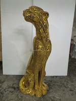 Sculpture de léopard sur pied en mosaïque de miroir argenté grandeur nature, faite à la main, statue animale brillante en miroir pour une présentation moderne et luxueuse sur le sol