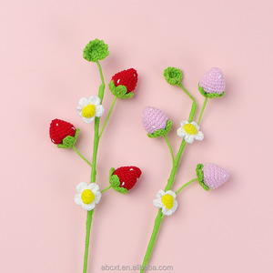 Orsetto di peluche fatto a mano all'uncinetto con adorabile bouquet di tulipani gialli, bouquet decorativo per Capodanno, bouquet da fiorista - Product Image 1