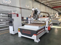 Supercnc 3d Machine de sculpture sur bois quatre têtes changeur d'outils linéaire atc routeur cnc avec lame de scie