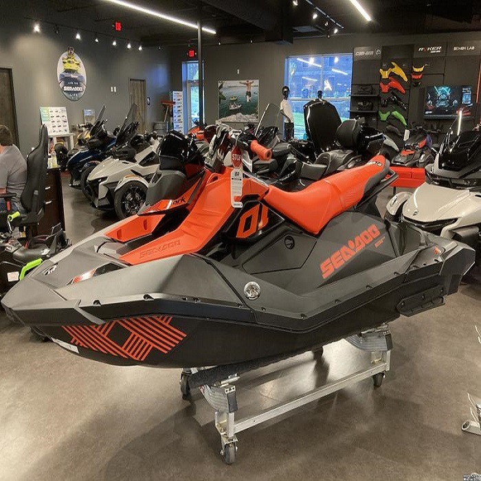 Новинка 2022, Sea-Doo sea doo Spark Trixx 3-up Rotax 900 H.O. A C E iBR с трехместным гидроциклом