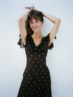 Robe de vacances Nicecover style vintage français, col bénitier, manches volantées, ourlet asymétrique, base noire, pois rouges, en mousseline de soie, longueur midi