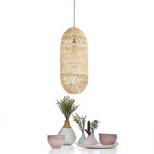 โคมไฟระย้าไม้ไผ่หวายทำอย่างยั่งยืนสำหรับตกแต่งบ้านและรีสอร์ท - Product Image 1