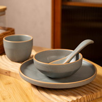 Vaisselle minimaliste pour hôtel, vaisselle personnalisée OEM, ensemble de vaisselle Japandi, vaisselle en céramique, ensemble de 4 pièces, tasse, bol, cuillère, assiette, vaisselle géométrique
