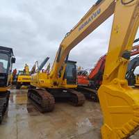 Excavatrice KOMATSU PC200 d'occasion, très demandée, haute qualité, faible nombre d'heures, bon état, peinture d'origine, disponible en stock