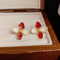 Anting-anting berbentuk bunga enamel logam antik yang elegan untuk wanita perhiasan anting-anting bunga merah hijau hitam putih Retro
