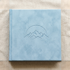 Carnet de croquis personnalisé LABON en daim avec logo montagne en relief, journal d'art personnalisé, carnet de dessin carré à couverture rigide, vente en gros - Product Image 1