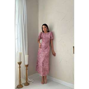 Vestido de Noche Rosa con Lentejuelas, Corte Ajustado, Cintura Natural, Manga Corta, Largo Medio - Product Image 5