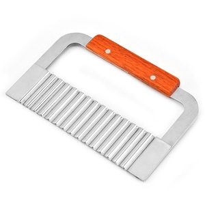 Cuchillo Ondulado para Cortar Patatas Fritas con Hoja de Acero Inoxidable y Mango de Madera - Product Image 5