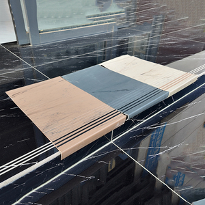 Marchepied d'<span class=keywords><strong>escalier</strong></span> en PVC souple au design moderne 2026, anti-fissuration, non toxique, antidérapant pour la sécurité des personnes âgées et des enfants - Product Image 1