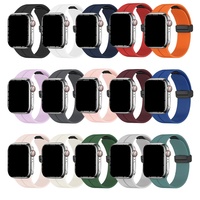Bracelet de montre en caoutchouc de silicone à fermoir magnétique de luxe 38mm 45mm 49mm Bracelet de montre vierge pour Apple IWatch Series 8