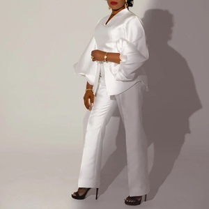 Elegante Conjunto de 2 Piezas para Mujer, Talla Grande, Estilo Africano, Top de Manga Farol con Cuello en V y Pantalones Largos, Color Sólido - Product Image 4