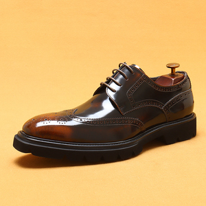 Chaussures habillées pour hommes de style britannique, fabriquées à la main avec une semelle en cuir épaisse, finition brillante, style élégant et classique pour gentleman - Product Image 1