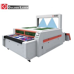 Découpeuse laser <span class=keywords><strong>Scan</strong></span> on the <span class=keywords><strong>Fly</strong></span> pour vêtements par sublimation avec convoyeur et alimentation automatique - Product Image 1