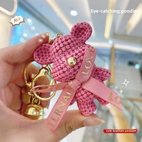 Porte-clés mini-ours en résine tendance style dessin animé, délicat, pour couple, breloque de voiture et sac à dos, ornement décoratif, cadeau en gros