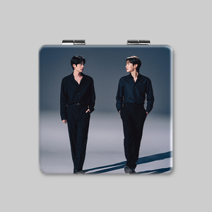 Venta al por mayor KPOP Idol Bangtan Boys 2025 FESTA 12th Anniversary <span class=keywords><strong>J</strong></span>-<span class=keywords><strong>Hope</strong></span> <span class=keywords><strong>JIN</strong></span> doble cara cuadrado plegable espejo de maquillaje portátil - Product Image 3