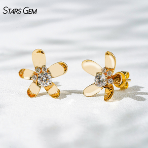 ต่างหูเพชรทรงกลีบดอกไม้ Starsgem 0.5 กะรัต 3.9 มม. เจียระไนแบบบริลเลียนท์ เพชรเลี้ยงในห้องปฏิบัติการ ดีไซน์หรูหราสำหรับทั้งชายและหญิง ชุบทองคำขาว 18K น้ำหนัก 2.2 กรัม - Product Image 1