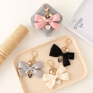 Porte-clés élégant en gros avec nœud papillon, magnifique breloque créative, pendentif souple pour sac, cadeaux de festival pour femmes - Product Image 1