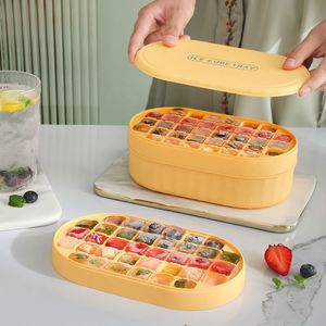 Paquete de 2 bandejas para cubitos de hielo de calidad alimentaria con tapa y pala para hielo, bandeja para 72 cubitos de hielo con base de silicona de fácil desmolde, moldes de hielo apilables para congelador - Product Image 5