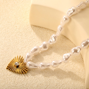 Collar de Perlas de Imitación Estilo Barroco con Colgante de Corazón, Tono Dorado, Engaste de Cristal, para Uso Diario y Fiestas - Product Image 4