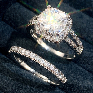 Set di Anelli con Micro Pavé di Zirconi Quadrati per Donne, Gioielli di Moda Scintillanti per Fidanzamento e Coppia - Product Image 2